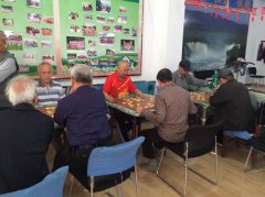社区开展老年人棋牌比赛活动